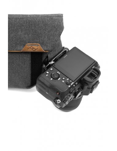 Peak Design Field Pouch Charcoal v2 -...