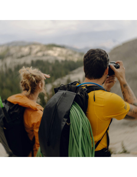 Zestaw Plecak Outdoor Peak Design Backpack 25L Czarny + Wkład Travel Line Peak Design Camera Cube v2 S-Medium