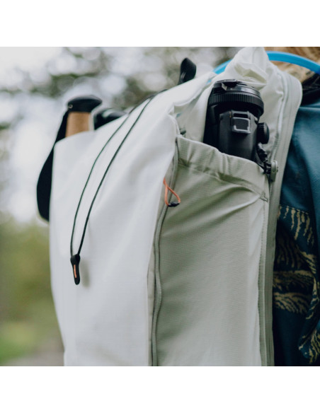 Zestaw Plecak Outdoor Peak Design Backpack 25L Biały + Wkład Travel Line Peak Design Camera Cube v2 S-Medium