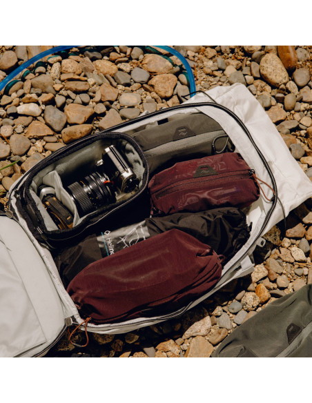 Zestaw Plecak Outdoor Peak Design Backpack 25L Biały + Wkład Travel Line Peak Design Camera Cube v2 S-Medium