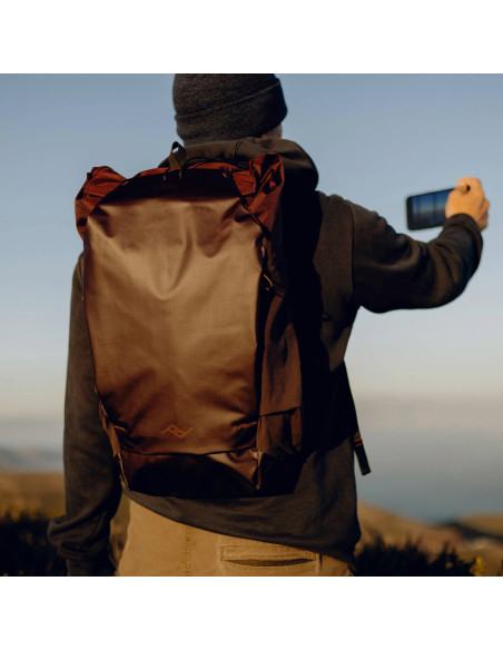 Zestaw Plecak Outdoor Peak Design Backpack 25L Ciemny Fiolet + Wkład Travel Line Peak Design Camera Cube v2 S-Medium