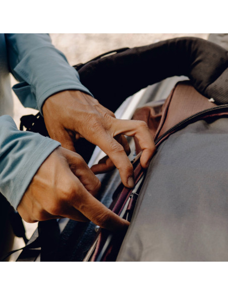 Zestaw Plecak Outdoor Peak Design Backpack 45L Ciemny Fiolet + Wkład Travel Line Peak Design Camera Cube v2 Large