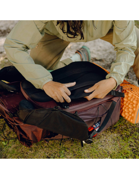 Zestaw Plecak Outdoor Peak Design Backpack 45L Ciemny Fiolet + Wkład Travel Line Peak Design Camera Cube v2 Large