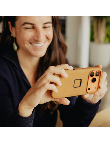 Peak Design Mobile Everyday Clarino Case iPhone 17 Pro Tan